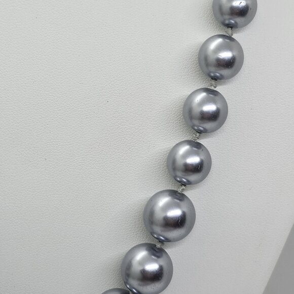 Coldwater Creek Graduated Silver Blue Glass Pearl Necklace - Picture 3 of 6